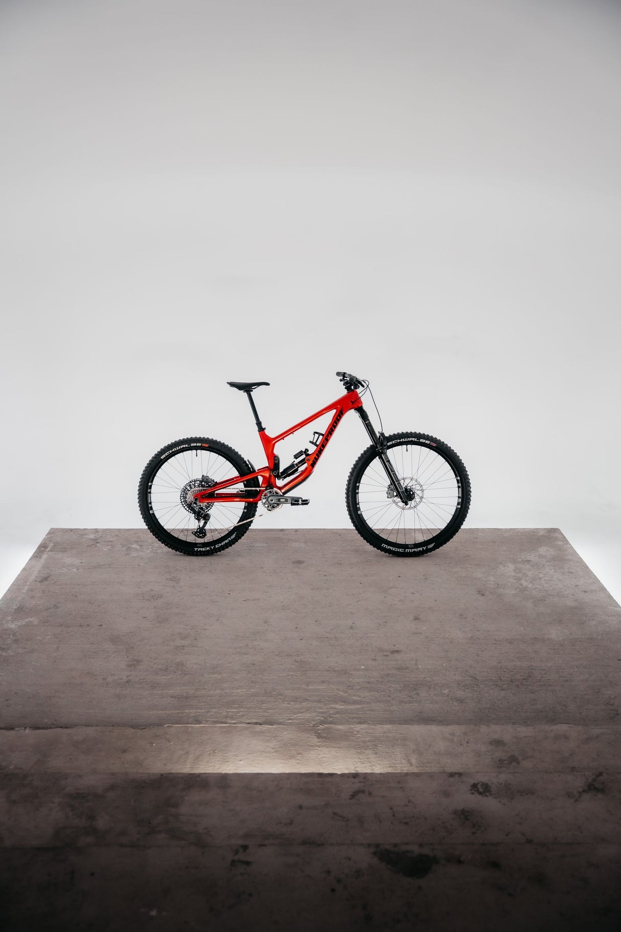 Nukeproof Giga 290/297 Carbon Pro Enduro Bike