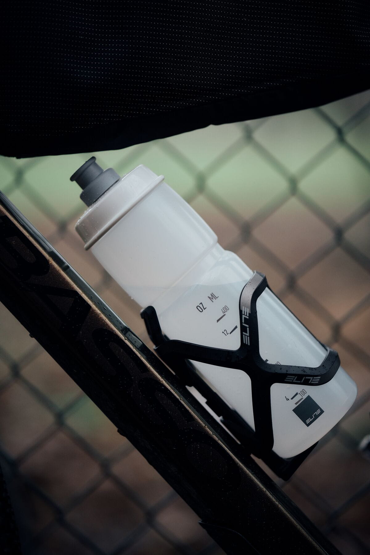 Elite Ambo Multi-Entry Bottle Cage