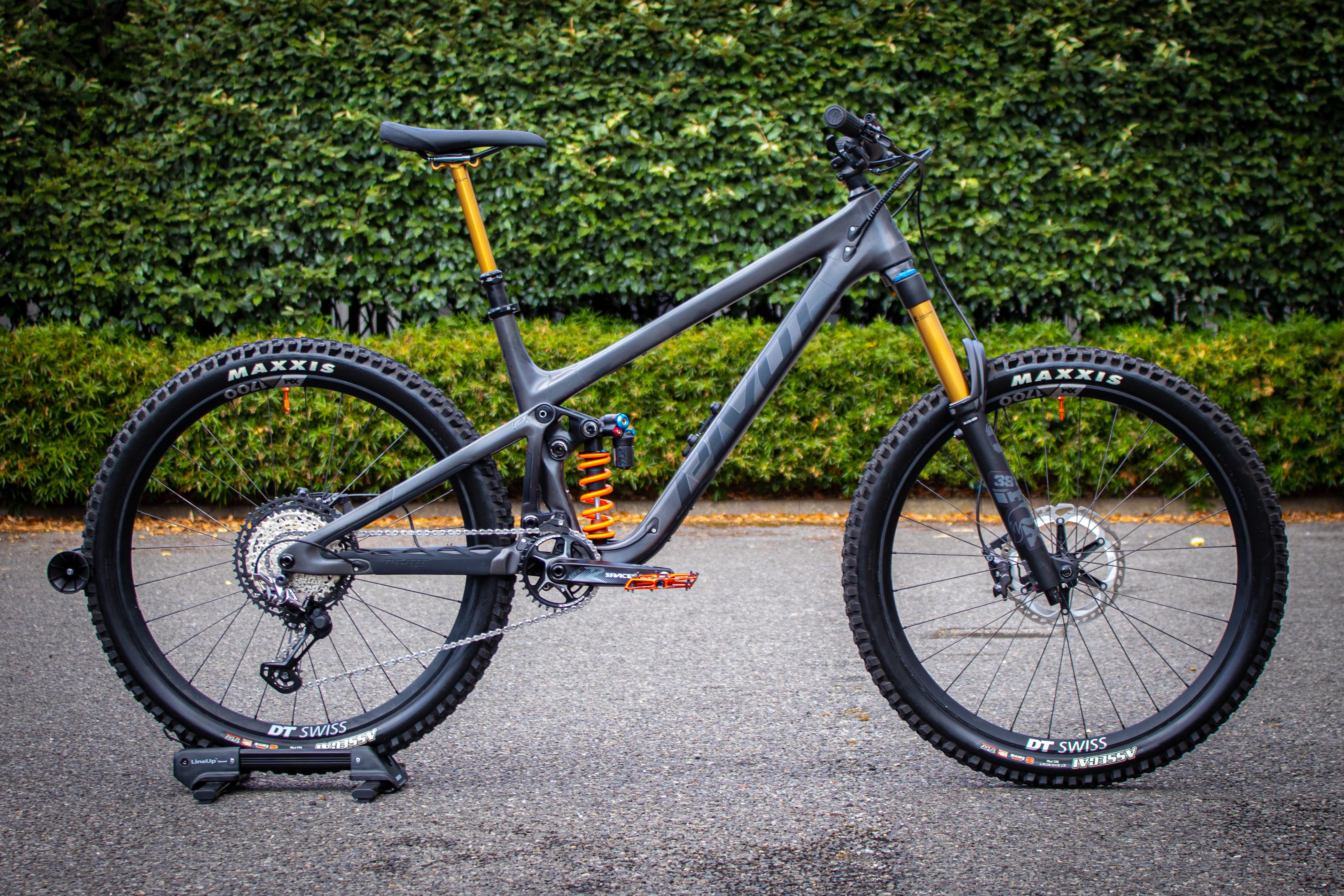 Pivot Mach 6 Carbon Large *USED ONCE* | Wheelie Bike Shop