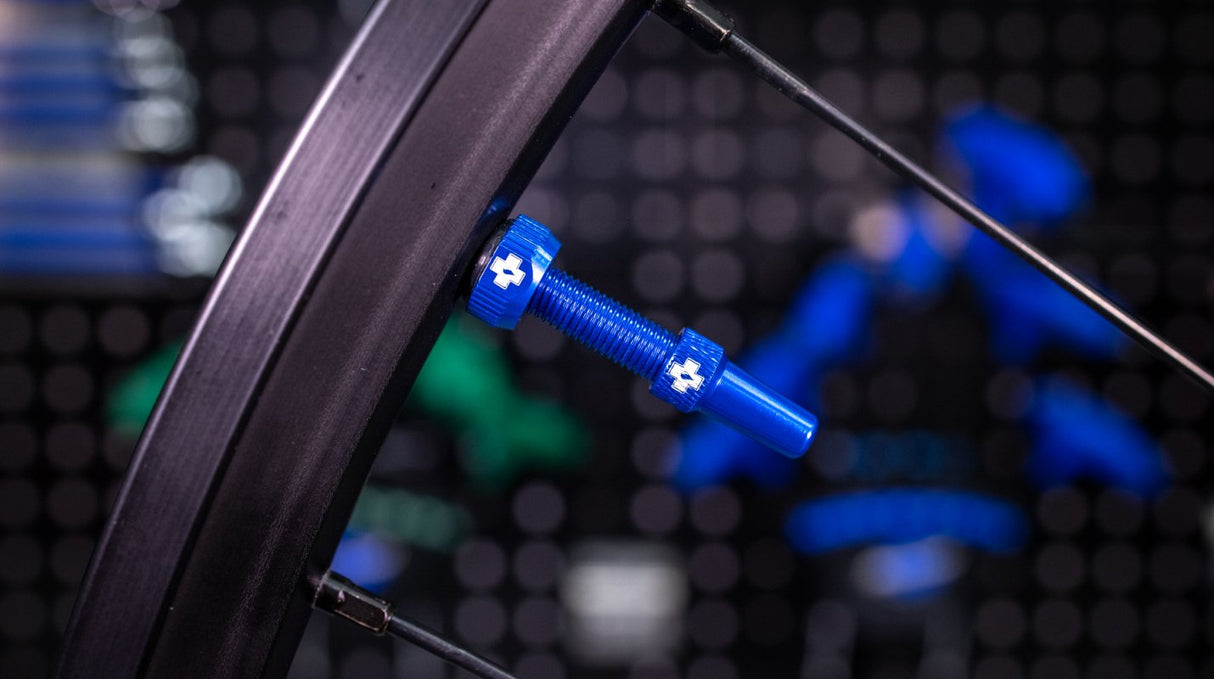 Muc-Off V2 Tubeless valve for tyre inserts uk wheelie bike shop